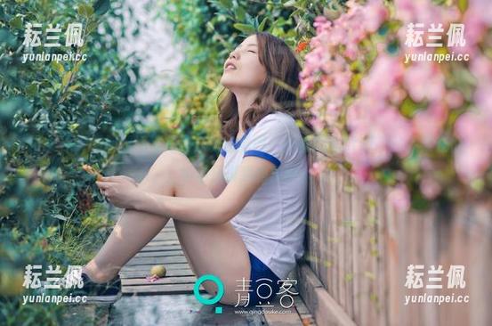 推女神 - 明明是高清写真，却总觉得“梓萱Crystal”的温柔在悄悄地抚摸我的视野。