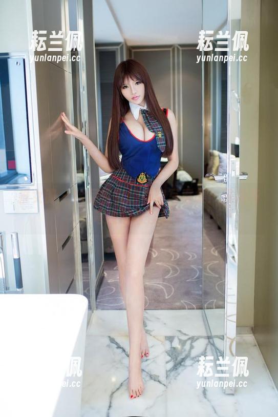 推女郎 - 哈尼宝宝的镂空写真集：透视与弯曲的奇怪组合