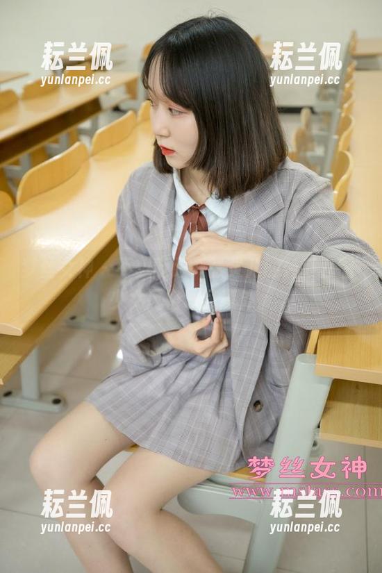 梦丝女神 - 不想眨眼，张灵儿的最新套图-少女风格让我意外。