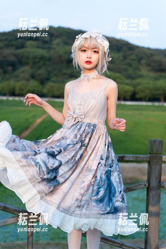 翻开梨瑾瑾的豹纹图集，可能会让我想起那个夏天？
