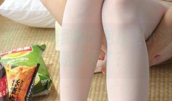 森萝财团 – 当免费的图包撞上小满的美脚，是谁哭了？