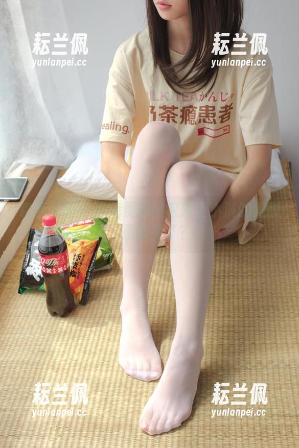 森萝财团 - 当免费的图包撞上小满的美脚，是谁哭了？