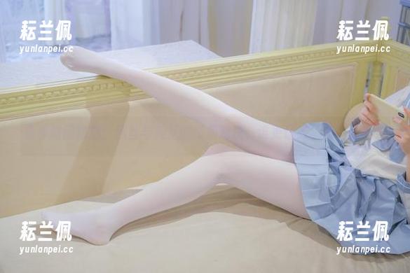 森萝财团精选：黑丝与美足的终极对决，谁更让人“脚”痒痒？