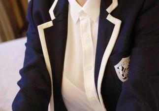 模范学院 – 不靠无圣光也能穿出风格？梦梵真会选泳装，作品绝了！