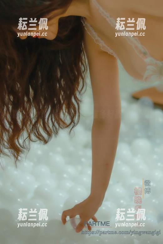 樱晚gigi的最新套图，准备好被“慕”住了吗？