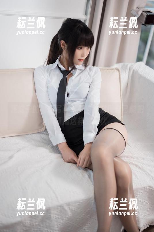 汪知子 汪知子的瑜伽写真——当你发现自己能把身体弯成这样的形状。