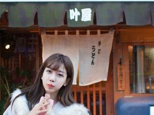 爱蜜社 – 周于希的泳装写真：水面上的一小步，心里的大跳跃，合集！