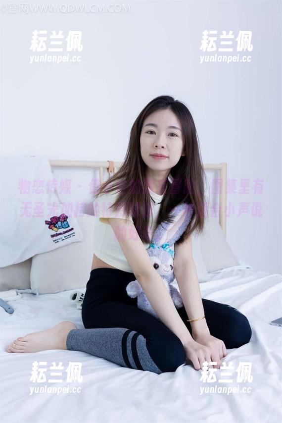 物恋传媒 - 借小谷的教室冒险，图集里有无圣光加持的特别时刻，一种适合小声说的好奇。