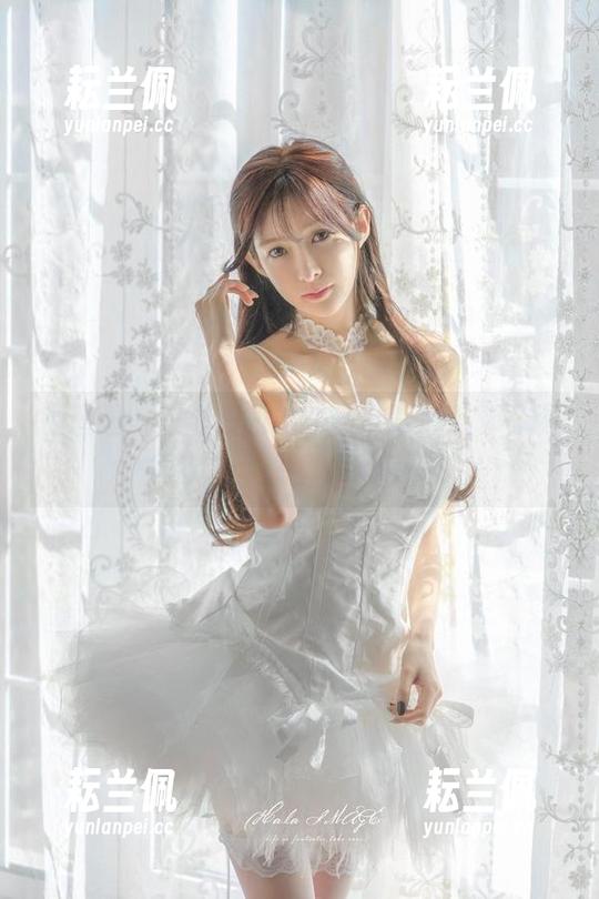 王羽杉 原图里,王羽杉和她的吊带背心私聊,资源都得小心翼翼收藏啊!