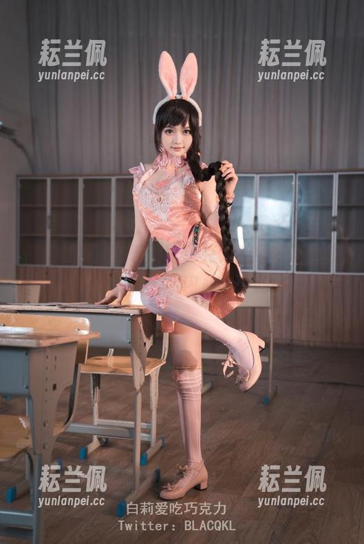 白莉爱吃巧克力 高清拍摄,白莉爱吃巧克力变身蕾姆女仆,充分发挥了我内心的小剧场。