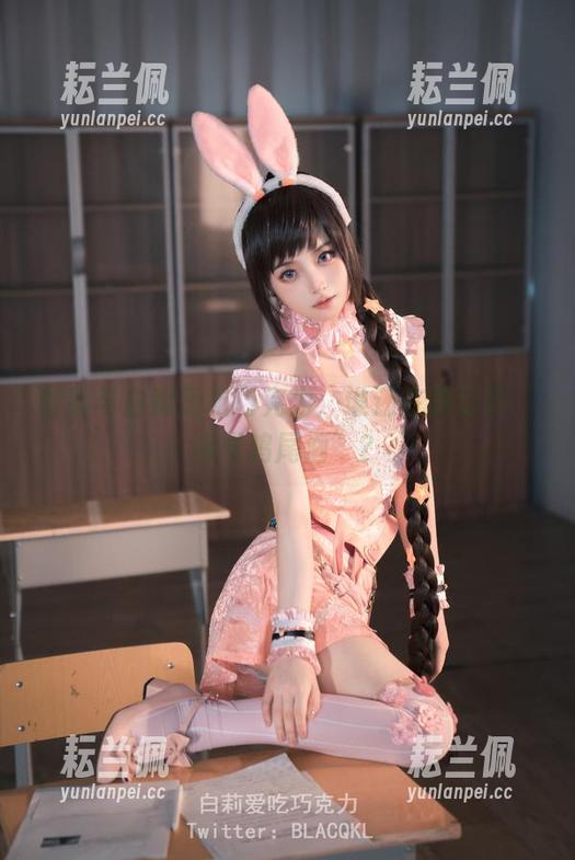 套装与白莉爱吃巧克力：谁还在喝这杯“视觉鸡尾酒”？