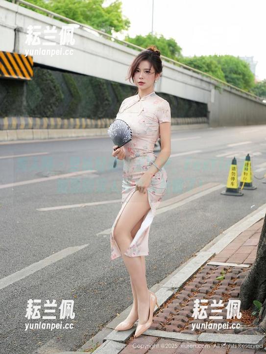 秀人网 - 壁纸好像有点嫉妒，FoxYini孟狐狸的双人写真太抢眼了！