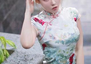 秀人网 – 唐翩翩带你看白丝，无圣光的写真的确不太正经！