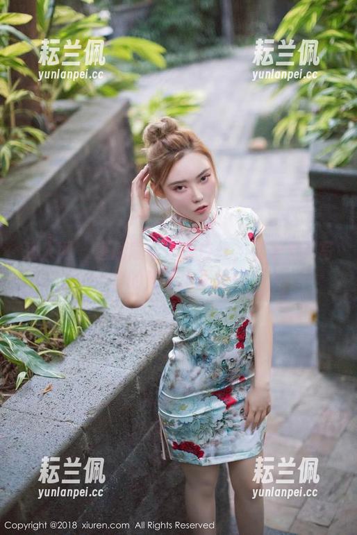 秀人网 - 唐翩翩带你看白丝，无圣光的写真的确不太正经！