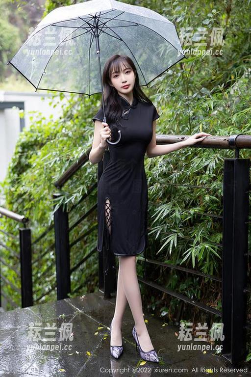秀人网 - 在校园的每个角落，尹甜甜的私拍都能自如切换表情，图片堪称“校园小卡片”。