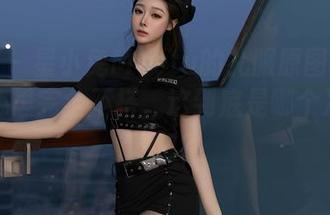 秀人网 – 星小兔Meetu的礼服原图和我一天的心思完全不搭，这到底是哪个次元的图包？