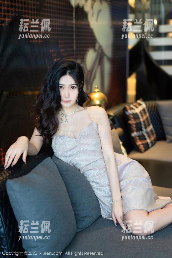 秀人网 - 柚柚小奶瓶与水手服：谁能抵挡这样的美图挑战？