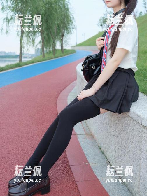 紧急企划-小恩 紧急企划 - 劝你别低估小恩的厚白丝套图,想想就让人想多了……
