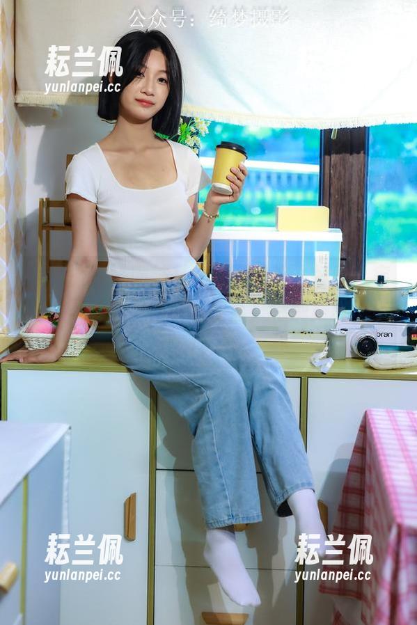 绮梦摄影 - 网袜其实也可以这么好看，宪怡的写真集总是让人惊喜，特别是这个姿势。