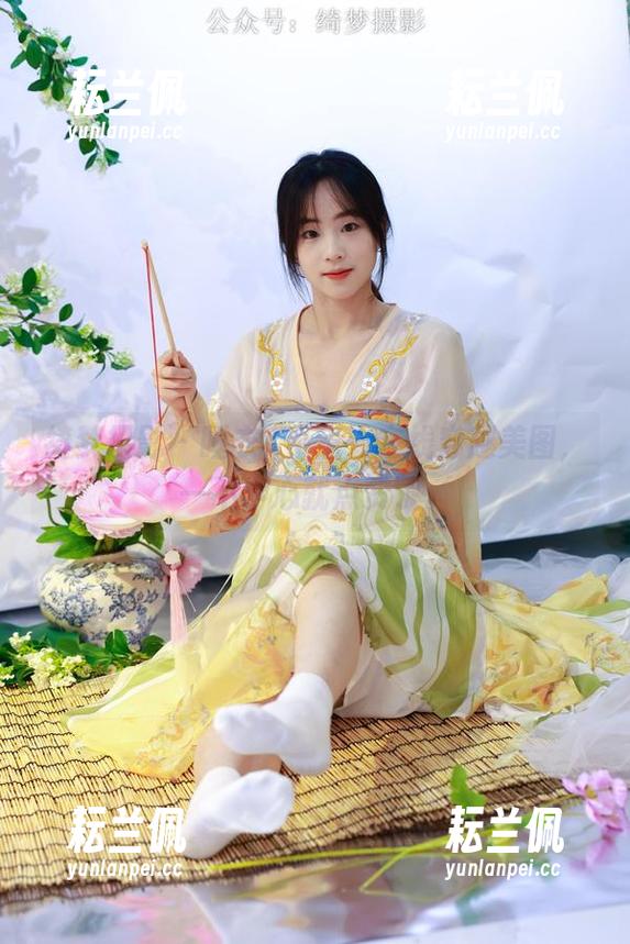 绮梦摄影 - 睡衣&小玉：在线穿越美图，一不小心就点赞了。