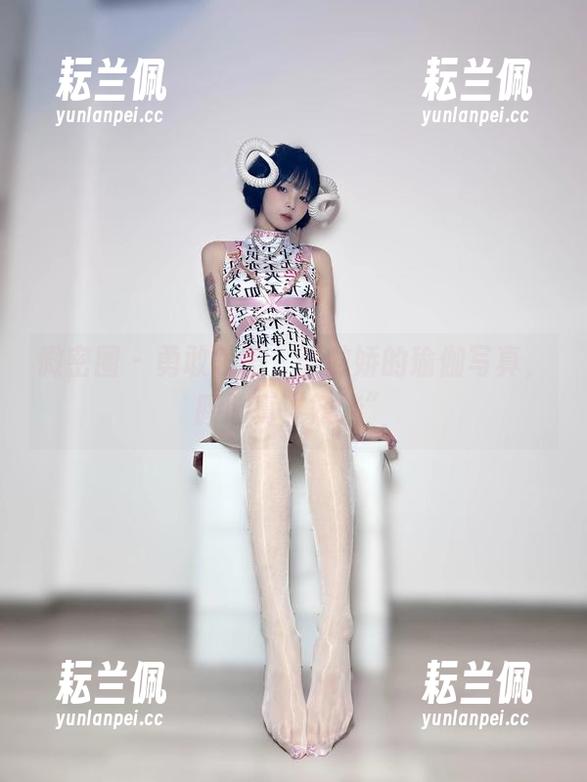微密圈 - 勇敢领略，聂傲娇的瑜伽写真，腰肢真“妖娆”