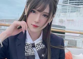 想把腐团儿Ikaros的艾米莉娅用作壁纸，然而我可能每天都要换一遍！