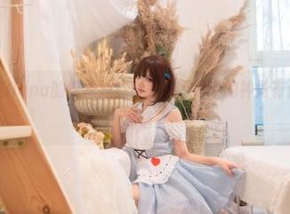收藏了花柒Hana的“妹妹”合集，图片中的神情有点说不出的味道。