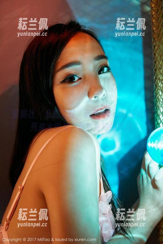 蜜桃社 - 私拍之路，萌美Moemi与她的死库水图集，果然是她的风格