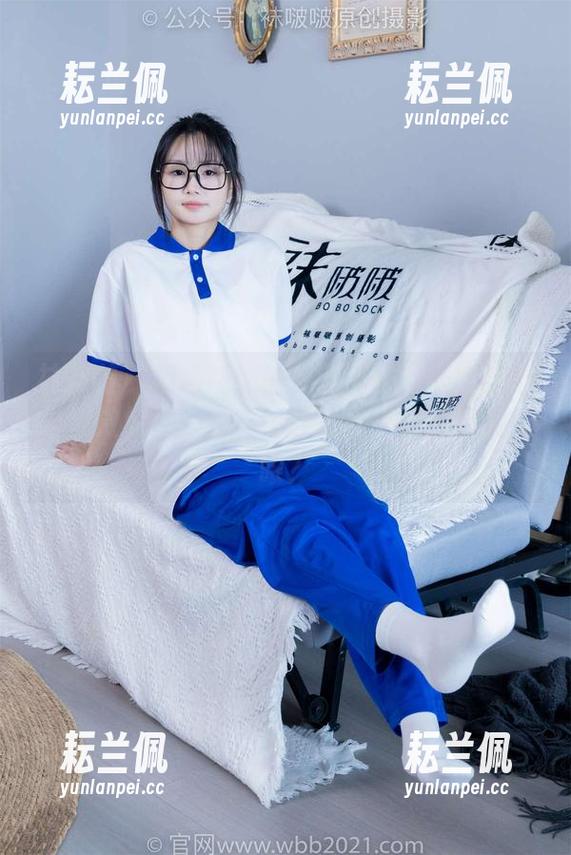袜啵啵-奶油 袜啵啵 - 精选奶油的多元创作:薄肉丝加脚尖微加固,谁能想到这样搭配能如此抓眼?