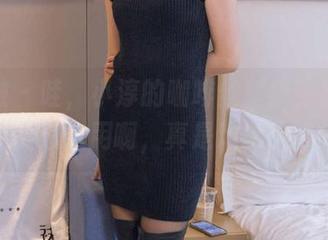 袜啵啵 – 哇，小淳的咖啡丝壁纸，我在想我要怎么用啊，真是难以抉择～
