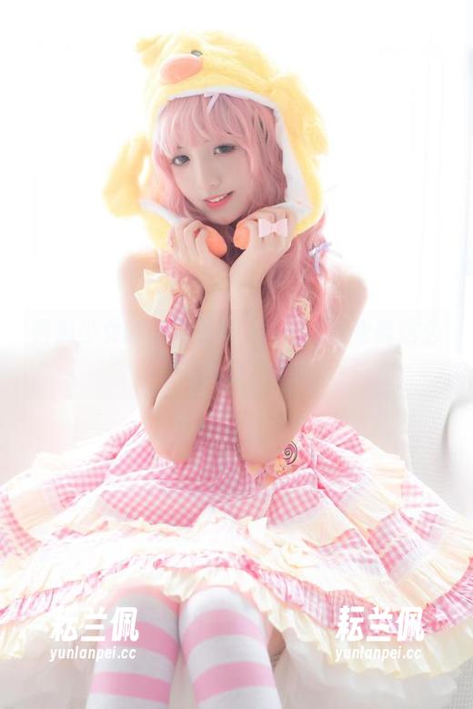 西瓜少女的奇妙图集，纯白婚纱也能这么俏皮！