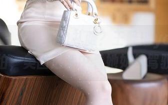 语画界 – 重口味的礼服？王馨瑶yanni可不怕，美图选集中看她如何驾驭！