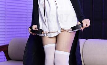 语画界 – 摄影师这次加了点料，玥儿玥er连衣裙的风格让我惊掉下巴，最新写真集都不能错过！
