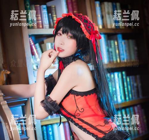 众里寻她千百度，原来在高清图片里，雯粥粥和她的白丝在作怪。