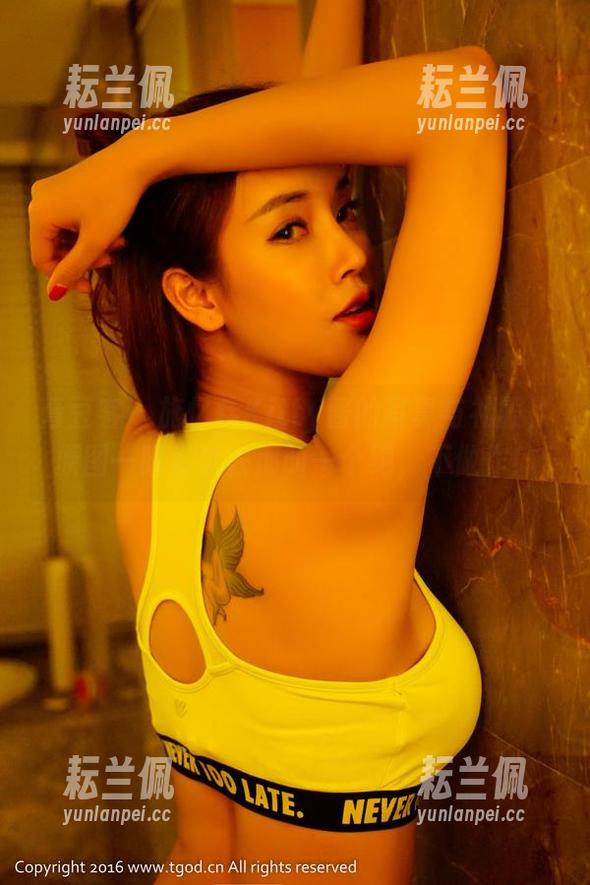 青豆客 - 施忆佳Kitty酱的写真与礼服，原图一眼看过去那叫一个绝，不做作！