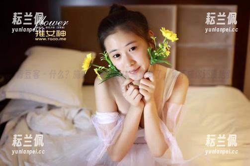青豆客 - 什么？施忆佳又更新JK写真集了，难不成你还没抢到？