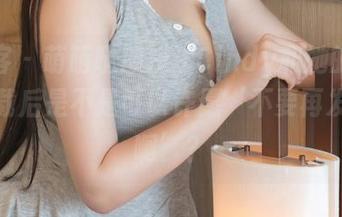 青豆客 – 萌萌哒颜浅浅Cindy和她的毛衣，下载后是不是可以许愿‘不要再发冷了啊’？