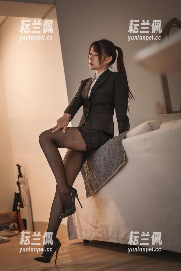 香草喵露露万圣节写真：那个角色，是不是有点熟悉？