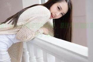 魅妍社 – 看！Olivia童安琪的礼服，原图与精选的差别，似乎少了点啥…