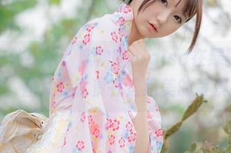 最新户外探险：魔物喵nigisa在绿野上野餐，图片贵就贵在这绝美的背景！